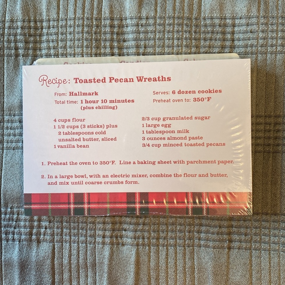 Retired/Rare Hallmark 2AD4400 Christmas Cookie Recipe Book